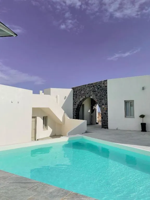 Noir Santorini Boutique